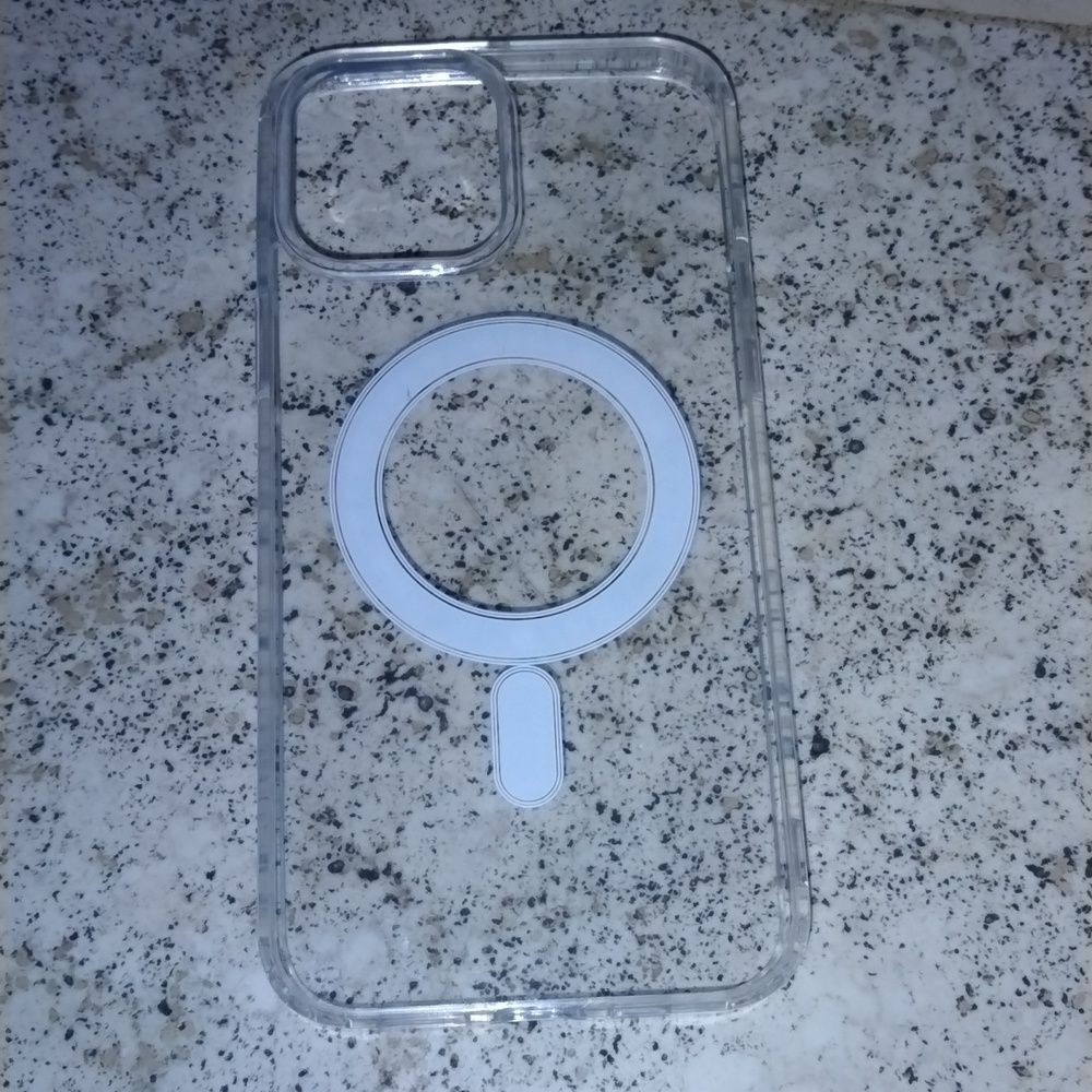 This is a clear iPhone 14 pro case with magnet on the it